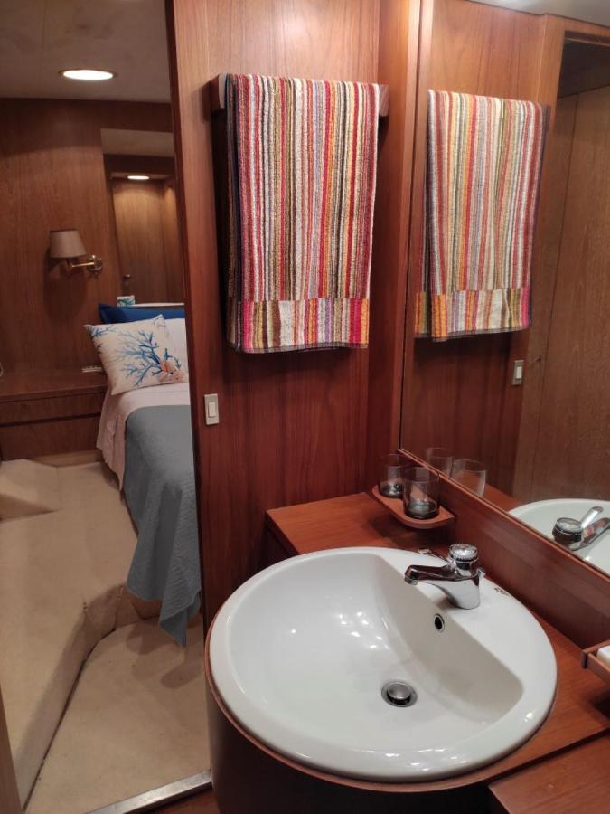 Boat & Breakfast Lucretia, Luxury Yacht 호텔 아르바탁스 외부 사진