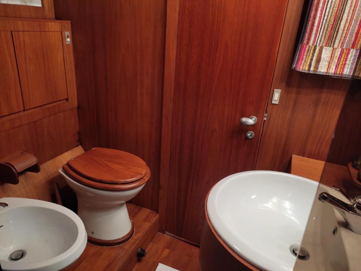 Boat & Breakfast Lucretia, Luxury Yacht 호텔 아르바탁스 외부 사진